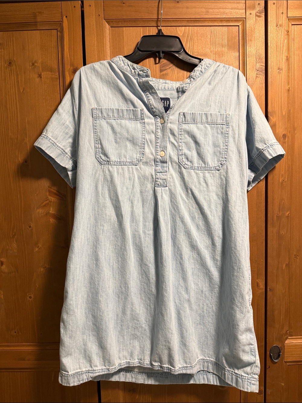 GAP Light Wash Denim Short-Sleeve Pullover dress with pockets